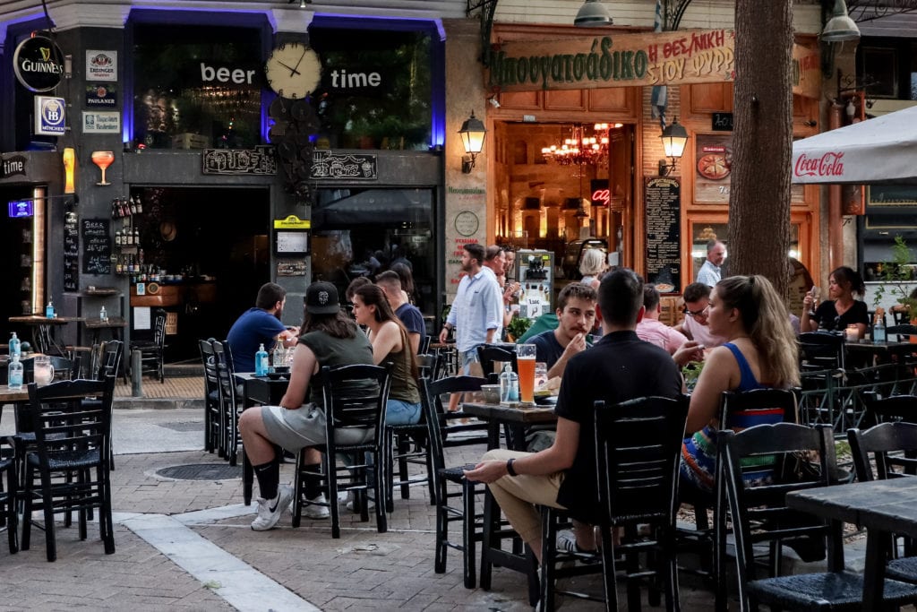 Πρεμιέρα για κλειστούς χώρους μόνο για εμβολιασμένους: Πώς λειτουργεί από σήμερα η εστίαση