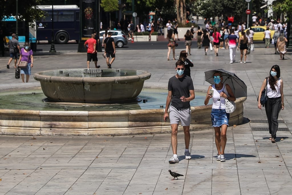 Τρομάζουν οι προβλέψεις των ειδικών για τον αριθμό των κρουσμάτων τους επόμενους μήνες