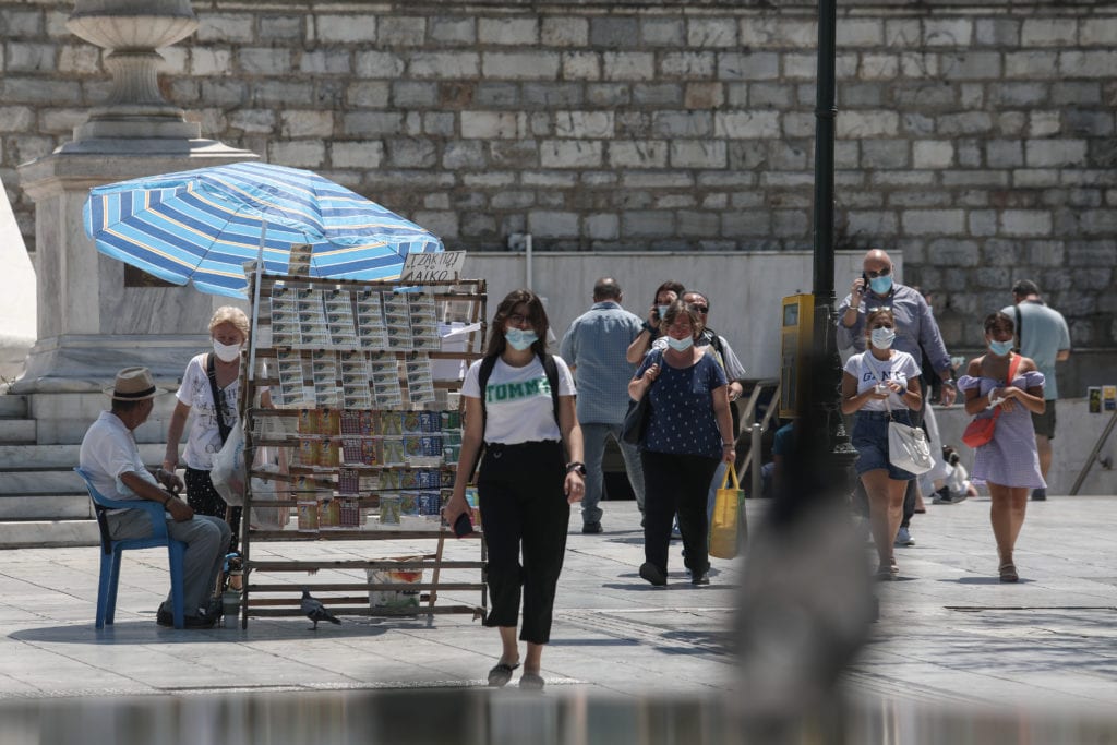 Προειδοποιήσεις ειδικών για δραματική αύξηση των κρουσμάτων τις επόμενες ημέρες – Μέχρι και 10.000 την ημέρα