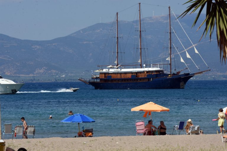 Καιρός: «Καυτή» Κυριακή με ήλιο και θερμοκρασίες έως 38 βαθμούς – Σε ποιες περιοχές θα εκδηλωθούν καταιγίδες