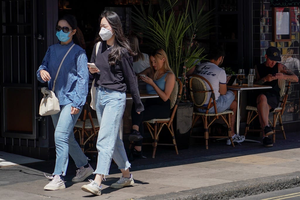 Διεθνής Τύπος: Έκκληση Τζόνσον για κοινή λογική με τις μάσκες – Φόβοι για τη μετάλλαξη Δέλτα σε Ιταλία και Γαλλία