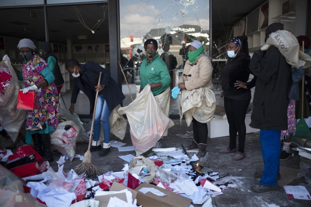 Νότια Αφρική: Στρατός στους δρόμους, δεκάδες νεκροί και εκατομμύρια σε υλικές ζημιές