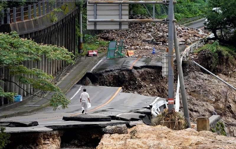 Iαπωνία: 20 αγνοούμενοι από καταρρακτώδεις βροχές και κατολισθήσεις