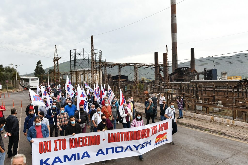 Οι εργάτες της ΛΑΡΚΟ διεκδικούν, διαδηλώνουν, τραγουδούν