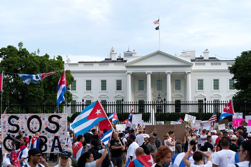 Οι ΗΠΑ επιβάλλουν νέες κυρώσεις στην Κούβα και απειλούν με περισσότερες