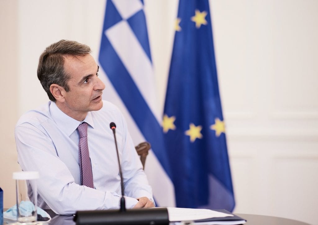 Κυβερνητικός πανικός για το εμβολιαστικό πρόγραμμα – Ψάχνουν «σωσίβιο» σε αιρετούς, ιερείς και διασημότητες