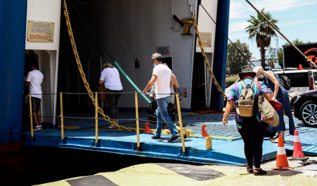 Καταγγελία της ΠΕΝΕΝ: Το πλοίο ταξίδεψε από την Ίο στη Ραφήνα με παρέμβαση του υπουργείου Ναυτιλίας