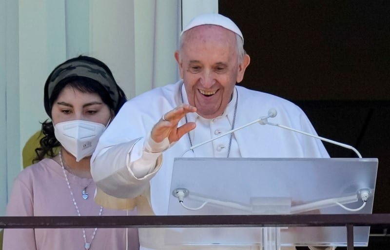 Ρώμη: Ο πάπας ευλόγησε τους πιστούς από το νοσοκομείο όπου νοσηλεύεται