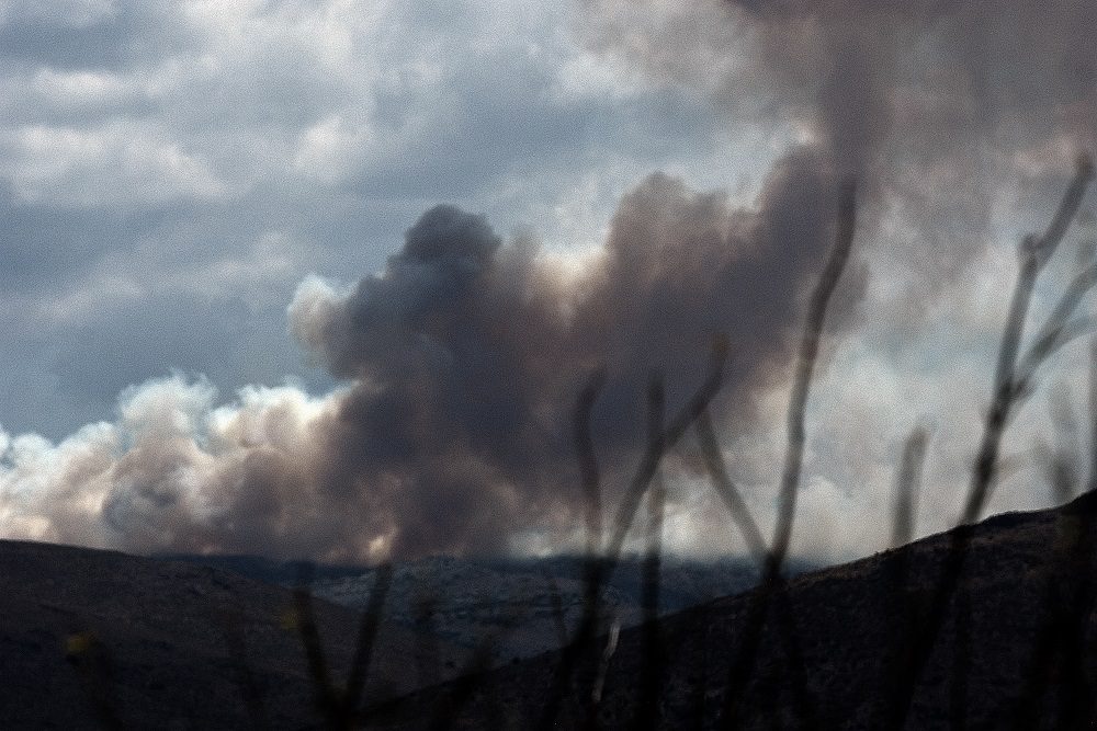 Αργολίδα: Μαίνεται σε δύσβατη περιοχή η φωτιά – Συνολικά 49 δασικές πυρκαγιές