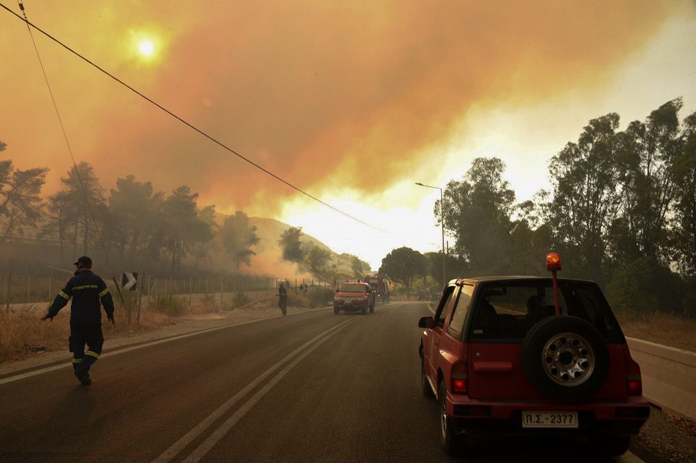 Φωτιά στην Αχαΐα: Πώς διεξάγεται η κίνηση των οχημάτων σε Εθνική Οδό και γέφυρα Ρίου-Αντιρρίου