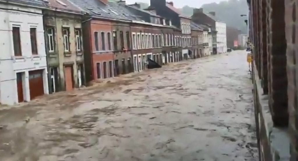 Bέλγιο: Δεκατέσσερις οι νεκροί από τις πλημμύρες στη Βαλλονία