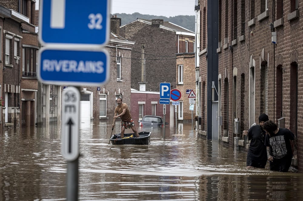 Πλημμύρες στην Ευρώπη: 27 νεκροί στο Βέλγιο, χιλιάδες ξεσπιτωμένοι στην Ολλανδία (Videos)