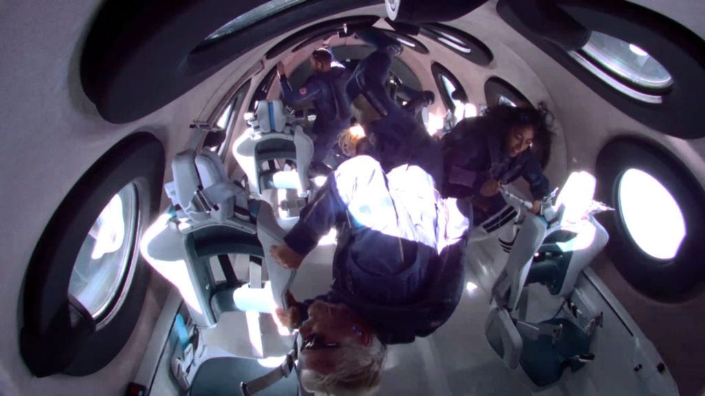 Ρίτσαρντ Μπράνσον: Επιτυχημένη επιστροφή από την παρθενική πτήση του στο διάστημα (Video)
