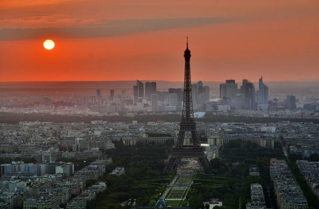 Γαλλία: Ληστής με πατίνι άρπαξε λεία εκατομμυρίων ευρώ από κοσμηματοπωλείο