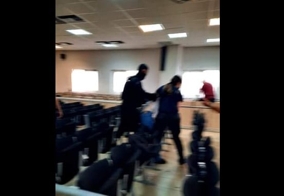 Μέρες χούντας σε δικαστική αίθουσα: Άγριος ξυλοδαρμός Τούρκων και Κούρδων πολιτικών προσφύγων