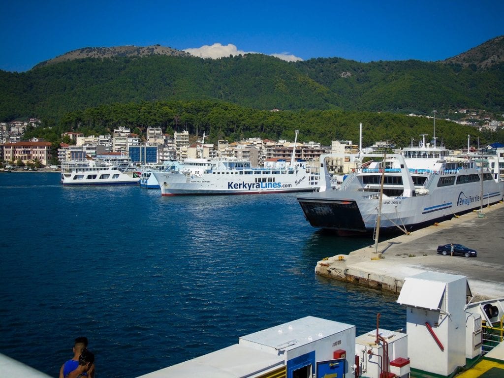 Στη Βουλή φέρνει ο ΣΥΡΙΖΑ τις αποκαλύψεις του Documento για τον «γαλάζιο» CEO του ΟΛΗΓ