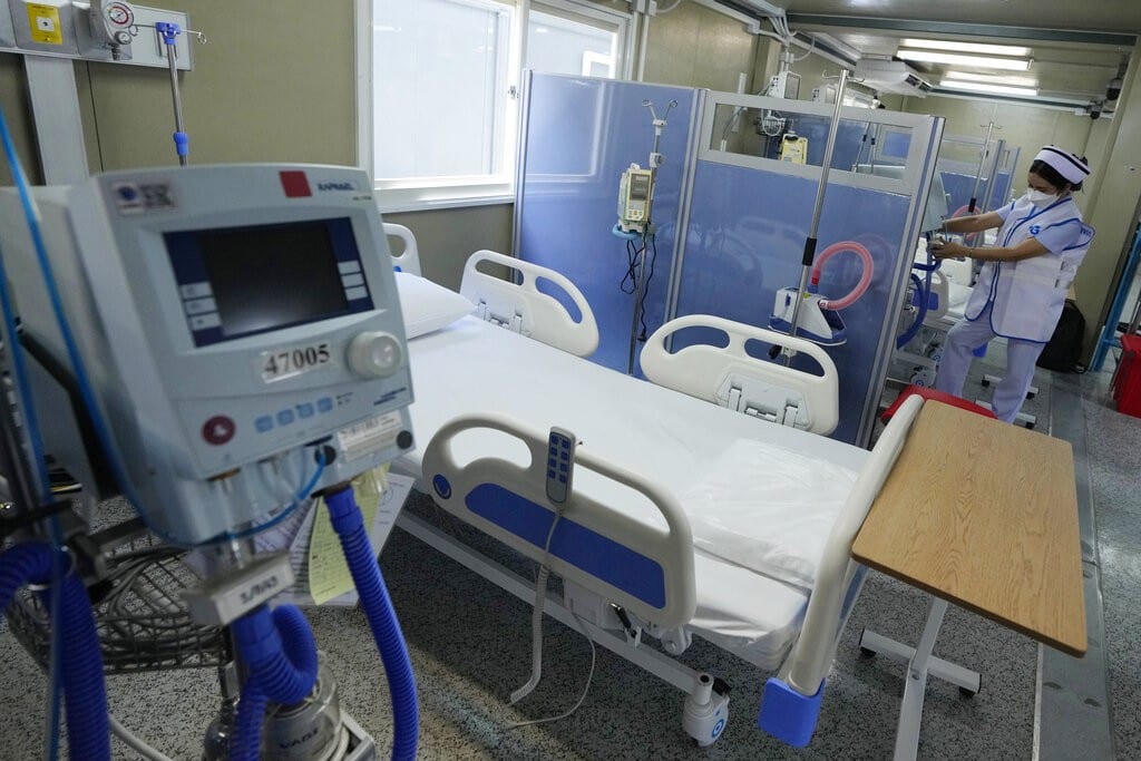 Βρετανία: Νοσοκομεία ακυρώνουν χειρουργεία λόγω της έξαρσης του κορονοϊού