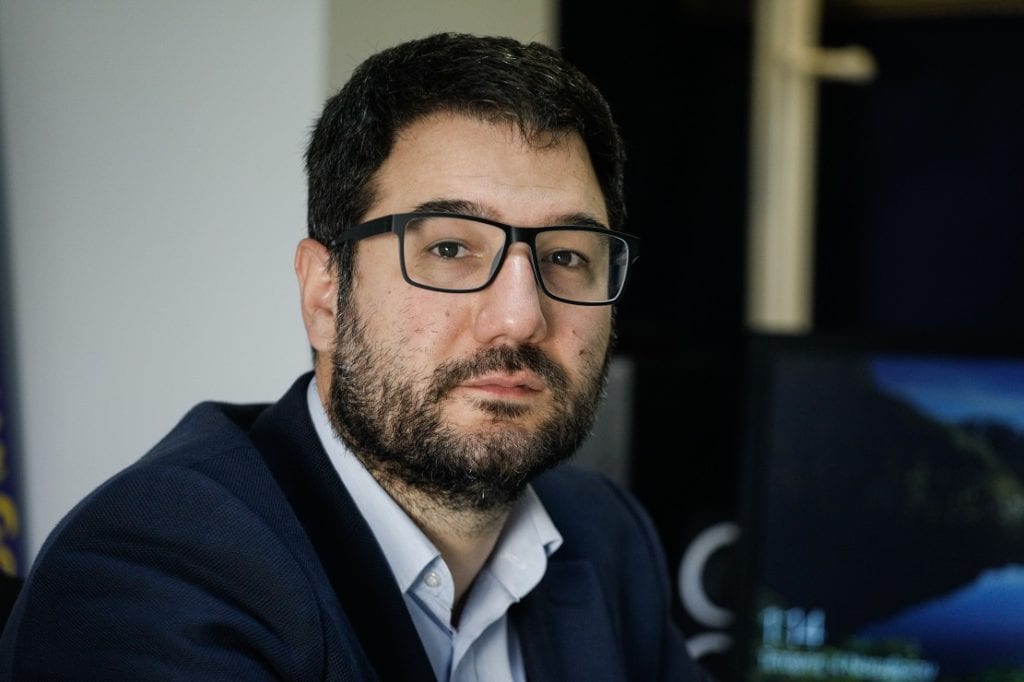 Ηλιόπουλος: Ο κ. Μητσοτάκης καλλιεργεί τον διχασμό για να φορτώσει στους πολίτες την αποτυχία στο μέτωπο των εμβολιασμών