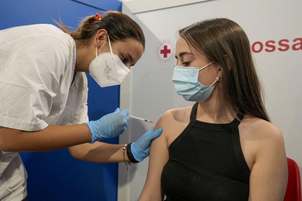 Εμβολιασμός εφήβων: Ανοίγει η πλατφόρμα εντός της εβδομάδας