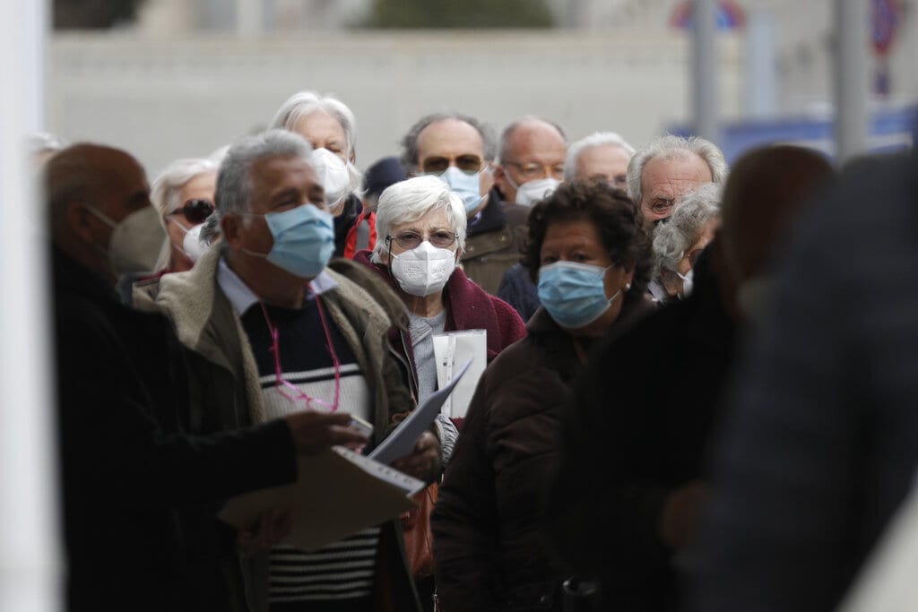 Ιταλία – Κορονοϊός: Πόρτα-πόρτα για να πεισθούν οι ανεμβολίαστοι άνω των 60 ετών