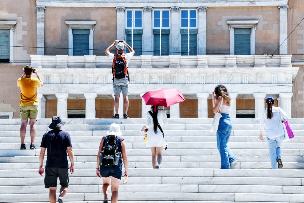 Έρχεται καύσωνας «διαρκείας» – Ξεπέρασε ήδη τους 40 βαθμούς η θερμοκρασία στη Δυτική Ελλάδα