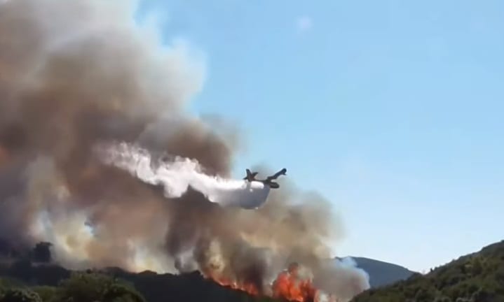 Φωτιά στην Κεφαλονιά: Νύχτα αγωνίας για κατοίκους πολλών χωριών – Ενισχύεται η Πυροσβεστική