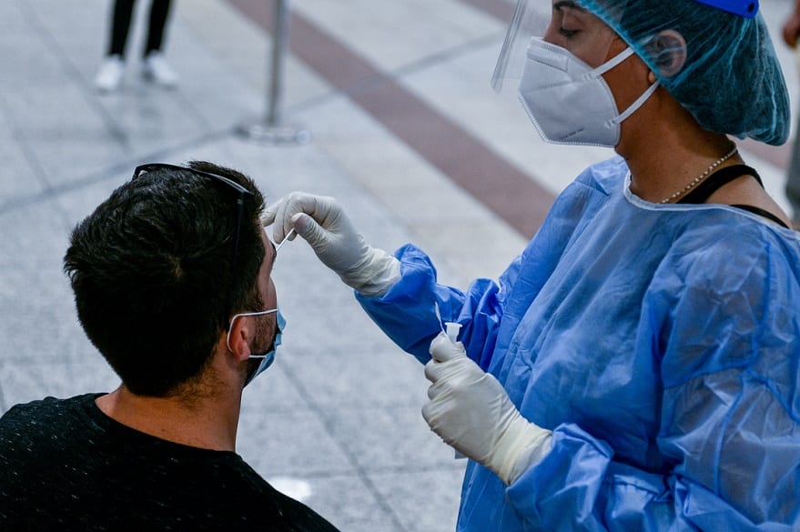 Κορονοϊός: Νέες οδηγίες από το CDC για διαγνωστικούς ελέγχους σε πλήρως εμβολιασμένους