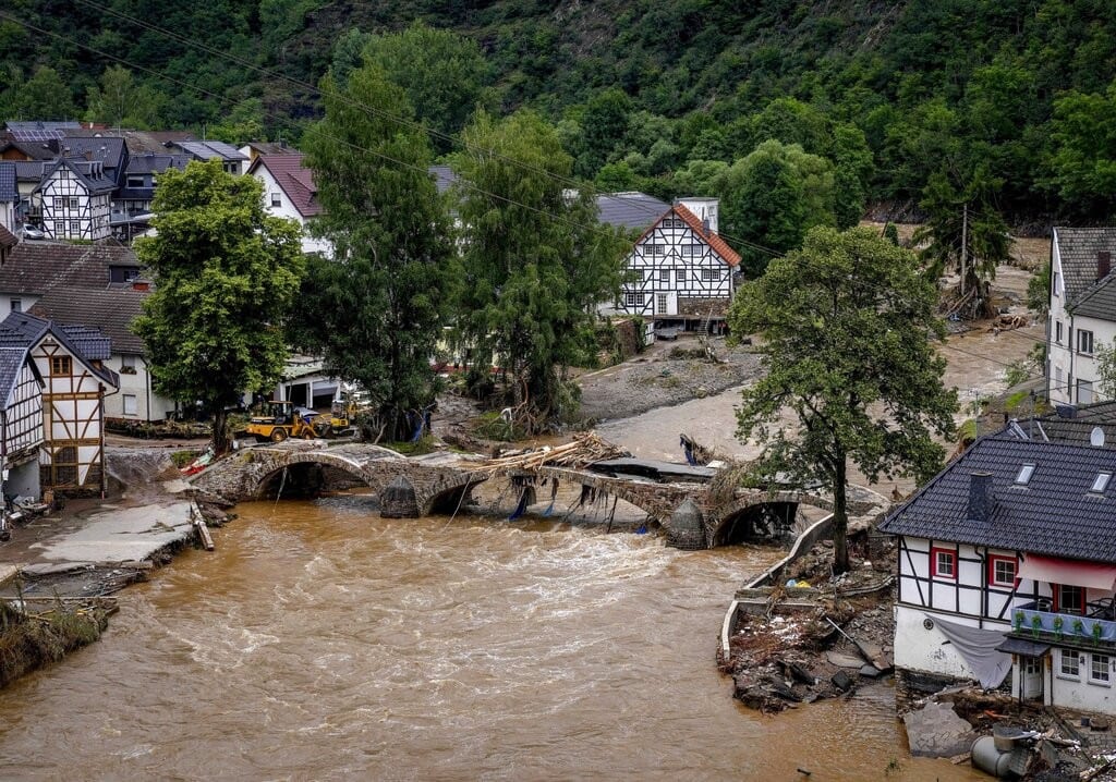 Σοβαρές πλημμύρες στη νότια Ολλανδία – Έκκληση στους κατοίκους να εγκαταλείψουν τα σπίτια τους