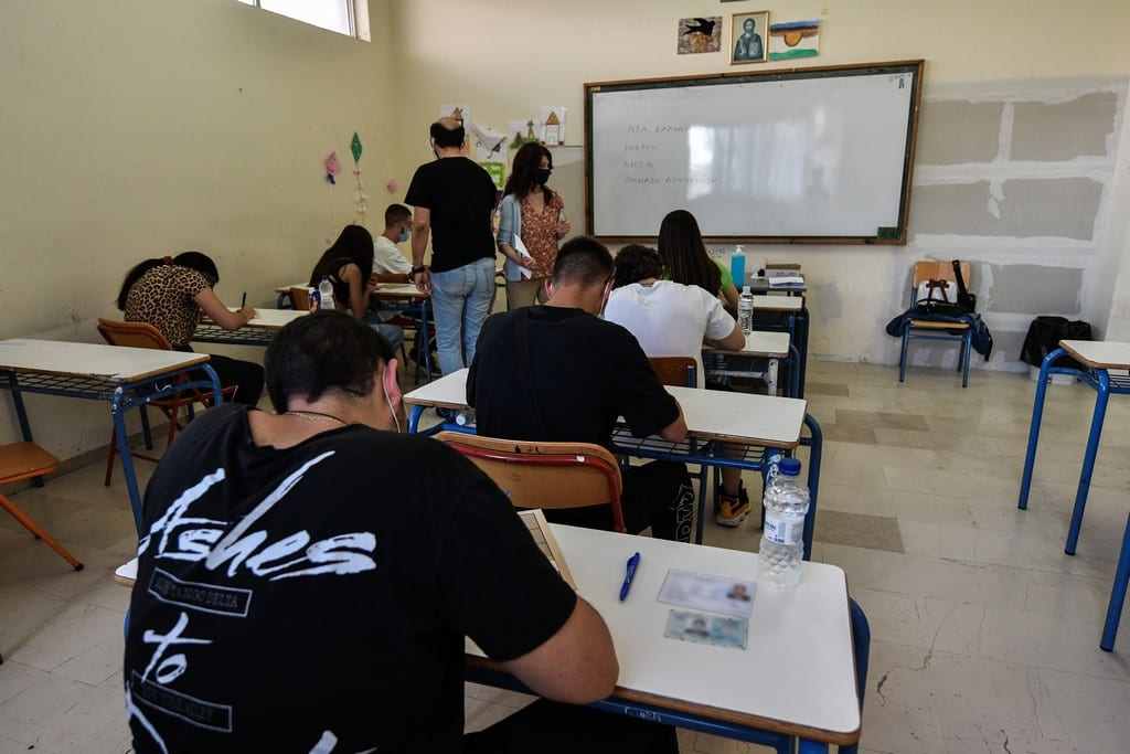 Κυνική ομολογία από το Υπουργείο Παιδείας: Άφησαν εκτός ΑΕΙ πάνω από 26.000 μαθητές
