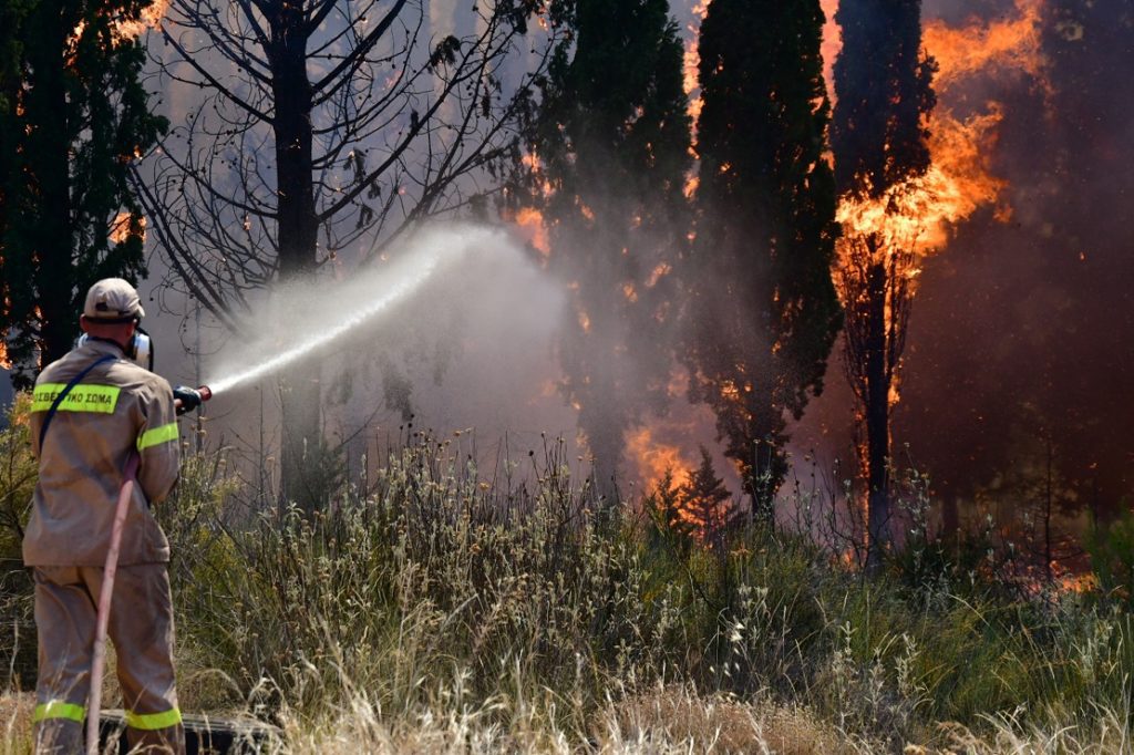 Πολύ υψηλός κίνδυνος πυρκαγιάς, την Τρίτη για 7 περιφέρειες της χώρας