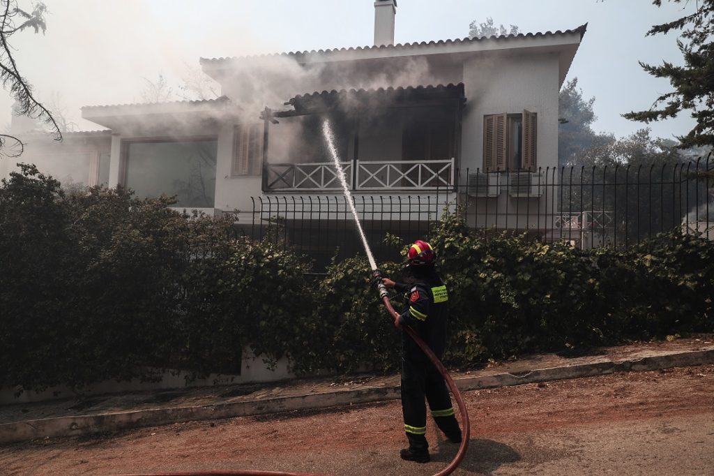 Πυρκαγιά στη Σταμάτα: Καμένα σπίτια και οχήματα - Σε επιφυλακή η πυροσβεστική για νέες αναζωπυρώσεις (Photos) - Documento