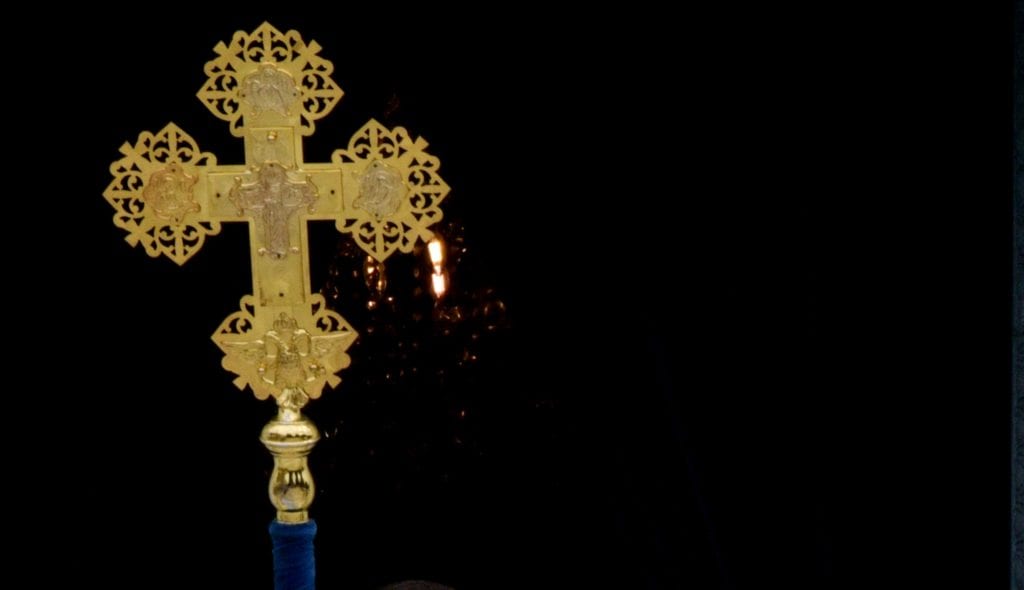 Εύβοια: Αρνητής ιερέας άνοιξε φέρετρο νεκρού από Covid και φώναζε ότι δεν υπάρχει κορονοϊός (Video)