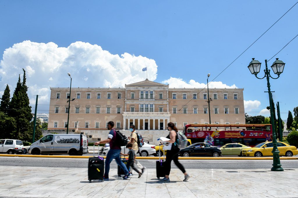 Παραμένει η ανησυχία: 2.604 νέα κρούσματα κορονοϊού – 5 νεκροί – 126 διασωληνωμένοι