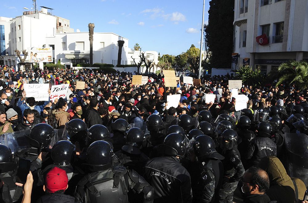 Τυνησία: Η αστυνομία εισέβαλε στα γραφεία του Al Jazeera