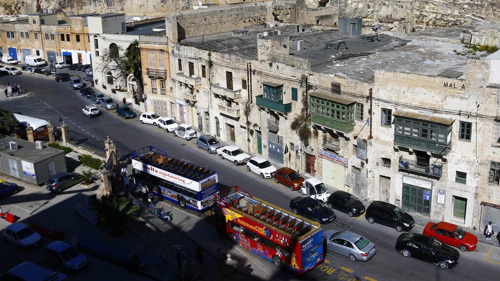 Διαφωνεί η Κομισιόν μετά την απόφαση της Μάλτας να κλείσει τα σύνορα σε μη εμβολιασμένους