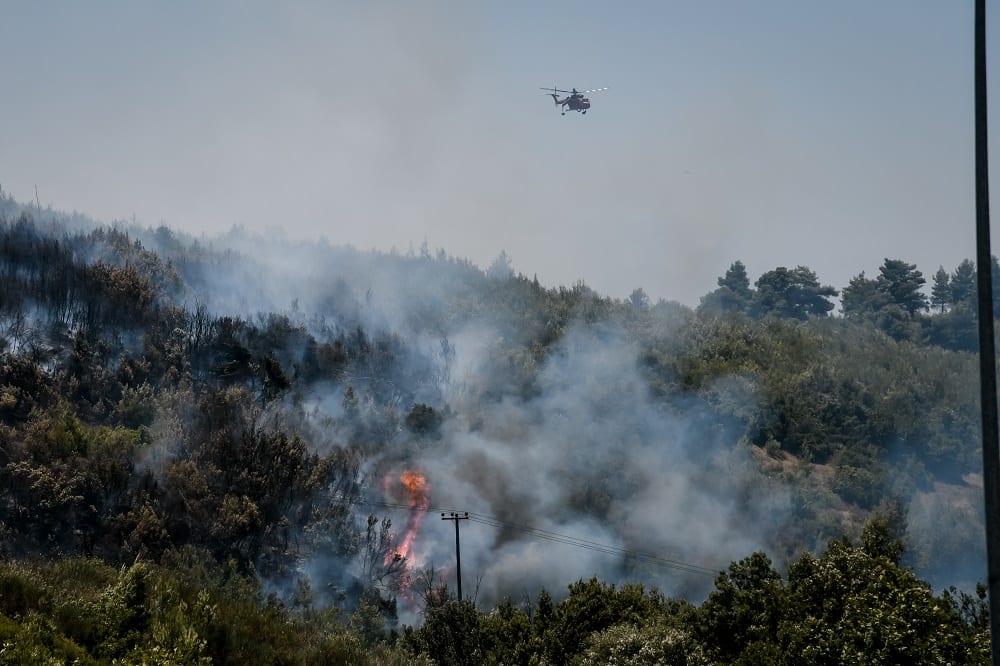 Φωτιές στην Αττική: Σε πλήρη εξέλιξη μέτωπα σε Βαρνάβα, Ελευσίνα και Ασπρόπυργο (Photos)