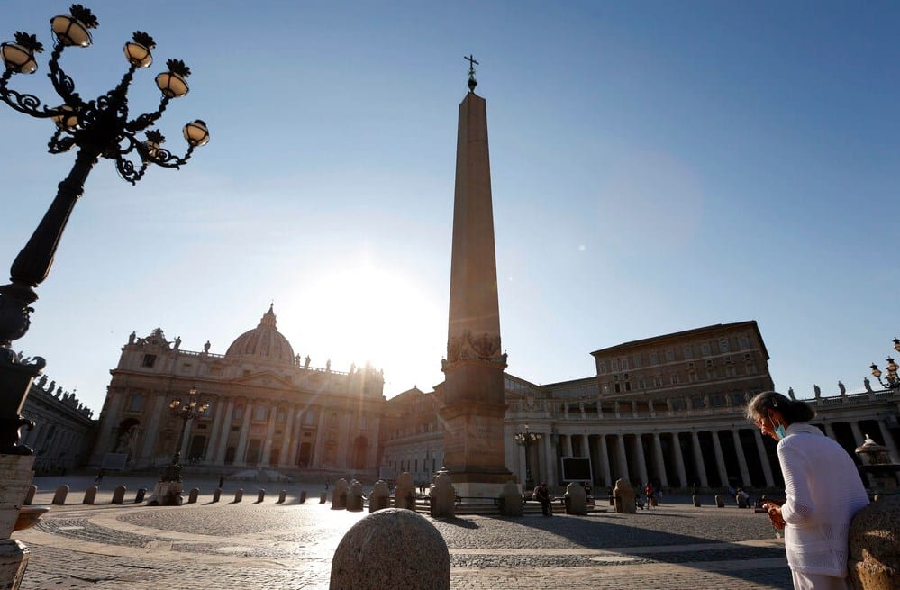 Το Βατικανό παραπέμπει σε δίκη πρώην καρδινάλιους