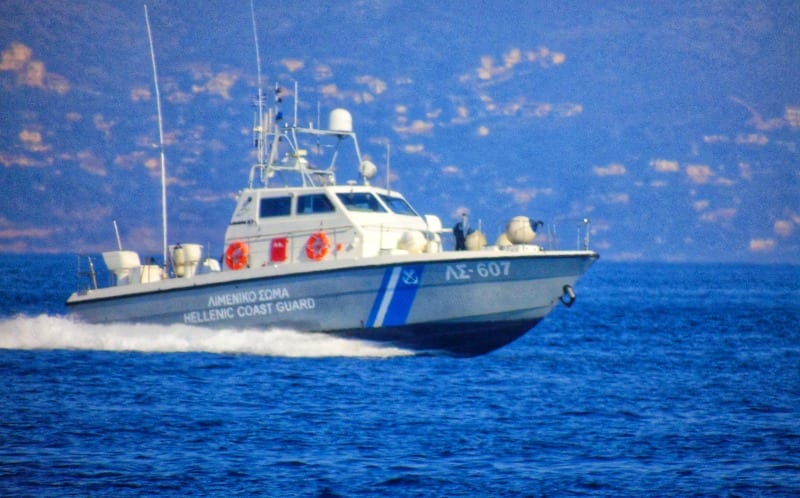 Επιβατηγό τουριστικό σκάφος προσάραξε σε βραχώδη ακτή της Νάξου – Δεν αναφέρθηκε τραυματισμός