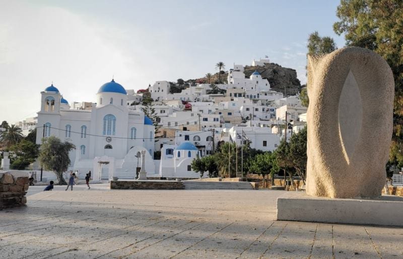 Κραυγή αγωνίας από την Ίο – χωρίς ξενοδοχείο καραντίνας το νησί – εγκλωβισμένοι δεκάδες έφηβοι