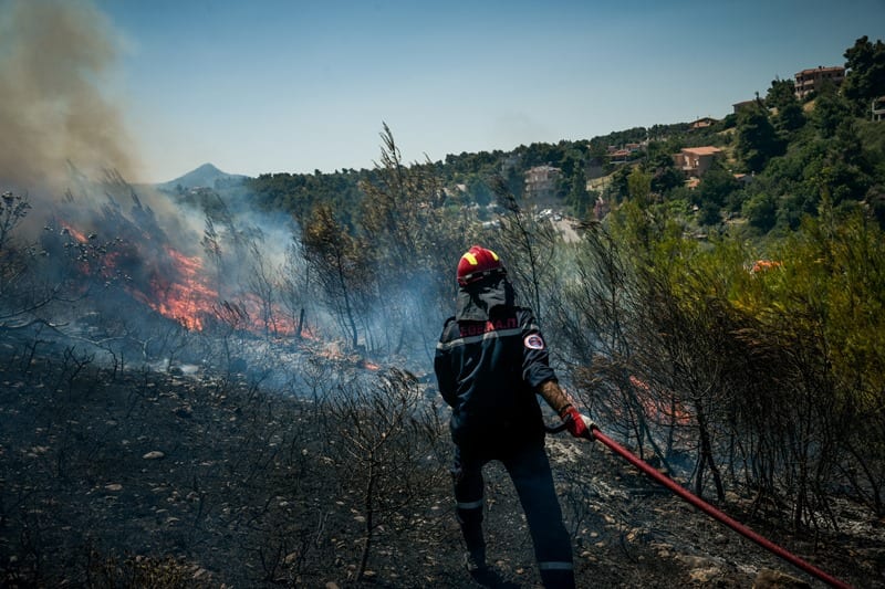Μεγάλη φωτιά στα Νέα Στύρα Εύβοιας – εκκενώθηκε οικισμός – ειδοποίηση από το 112