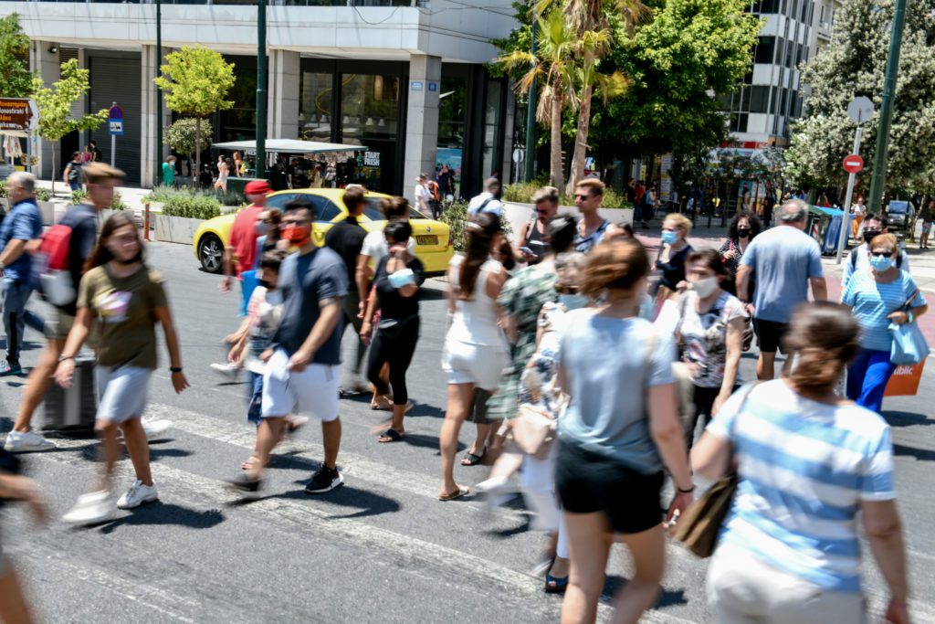 Κικίλιας: Προς το παρόν δεν τίθεται θέμα υποχρεωτικότητας της μάσκας σε εξωτερικούς χώρους