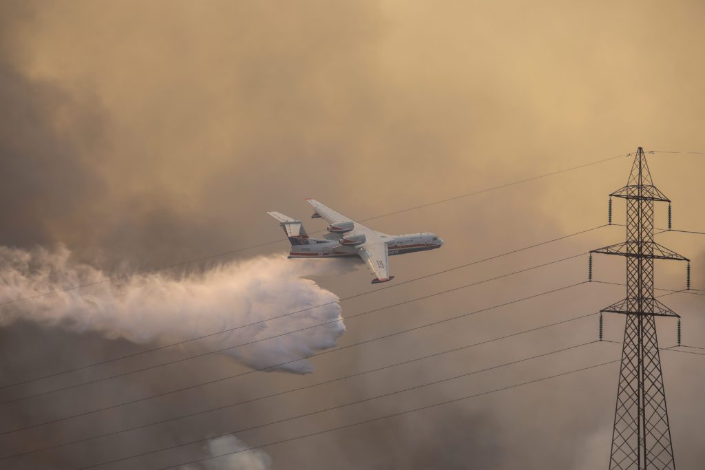 Φωτιά Βαρυμπόμπη – Κάτοικος καταγγέλλει: «Η αγανάκτησή μου περισσεύει, τα πυροσβεστικά αεροπλάνα ήρθανε μετά από δύο ώρες»
