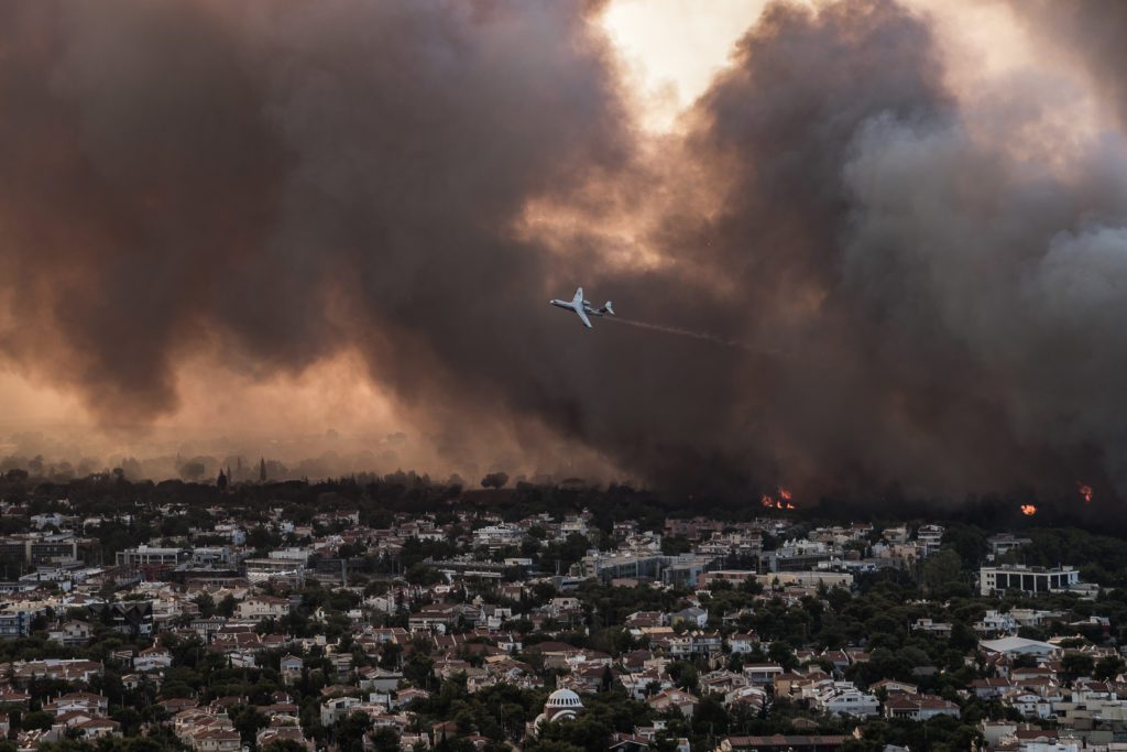 Πυρκαγιά στη Βαρυμπόμπη- Έκκληση από το Εθνικό Αστεροσκοπείο: Μείνετε σπίτι με κλειστά παράθυρα και πόρτες