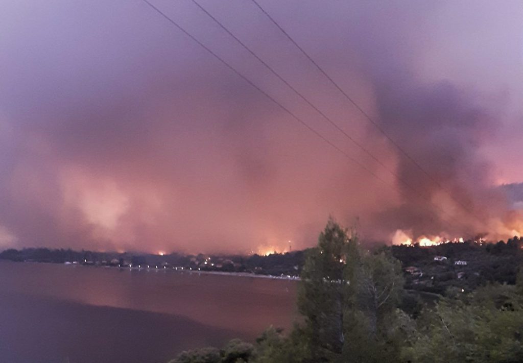 Συγκλονιστική μαρτυρία για τη πυρκαγιά στην Εύβοια: «Είχαν χάσει τον προσανατολισμό τους οι άνθρωποι, πήγαιναν προς τις φλόγες»