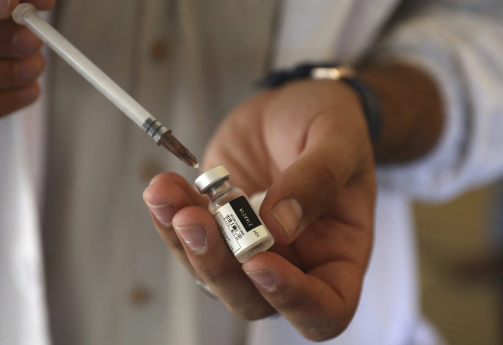 ΗΠΑ: Το 70% των ενηλίκων έχει κάνει τουλάχιστον μία δόση του εμβολίου για την Covid-19
