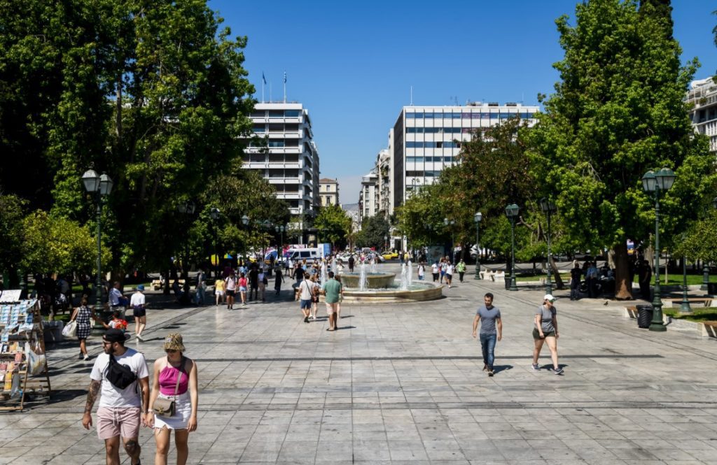 Σαρώνει ο κορονοϊός: Μαύρο ρεκόρ με 4.608 νέα κρούσματα – 326 διασωληνωμένους – 32 θανάτους