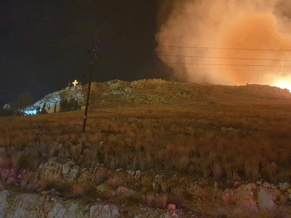 Υπό έλεγχο η φωτιά στο Σχιστό (Photos)