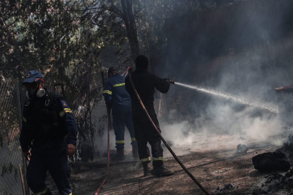 Ανεξέλεγκτη παραμένει η φωτιά στο νησί της Κω