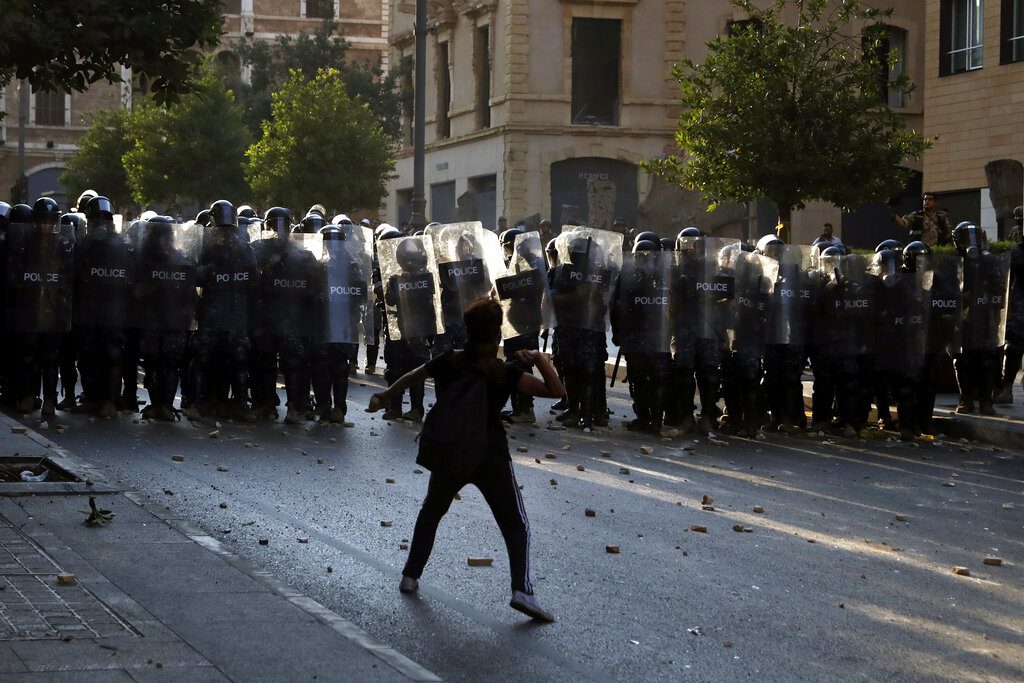 Λίβανος: Τραυματίες σε συγκρούσεις διαδηλωτών με αστυνομικούς