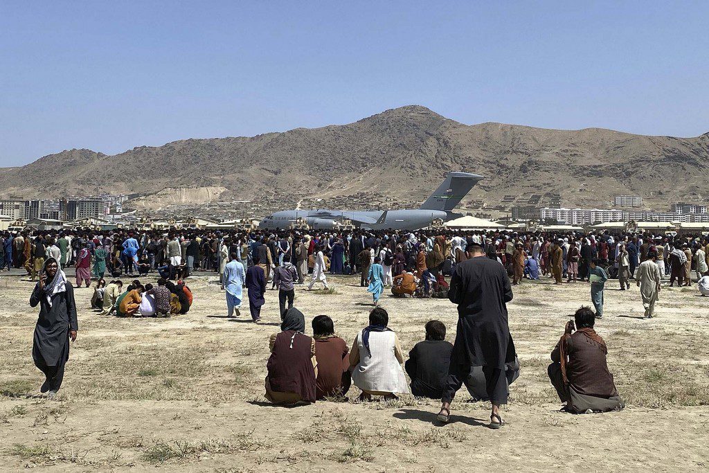 Σκηνές χάους στο Αφγανιστάν: Επτά νεκροί κοντά στο αεροδρόμιο της Καμπούλ
